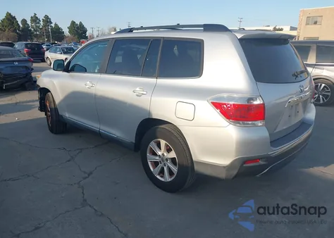 2011 Toyota Highlander Base V6 z USA, uszkodzony, nr VIN 5TDZK3EH6BS042805
